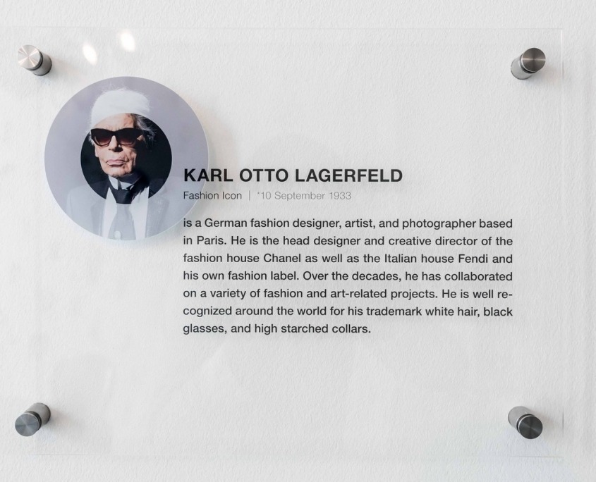 Karl Lagerfeld Kommunikationsraum Schild