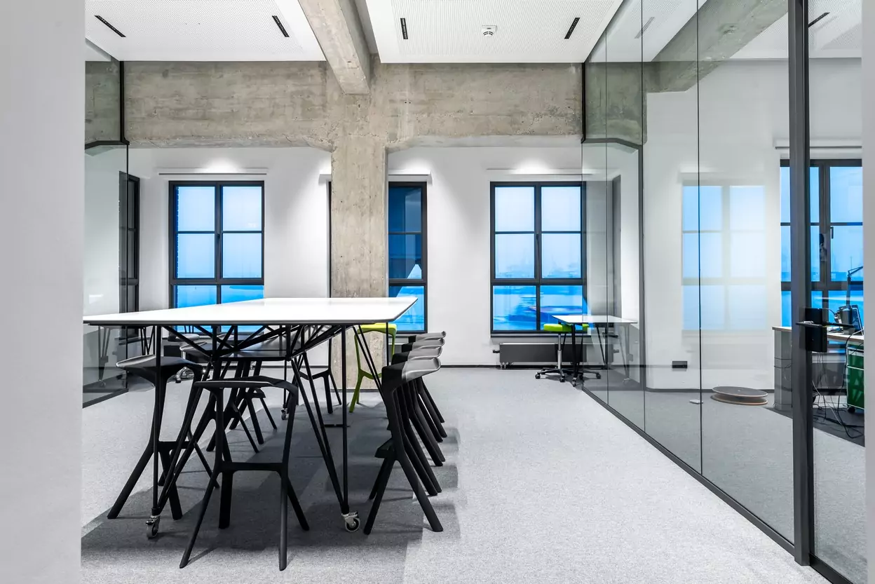 Meetingpoint mit System 180 Hochtisch