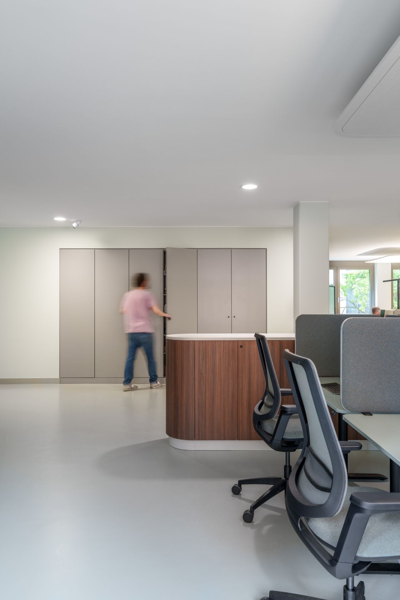 SteinAgency-Referenz-2 Schrankwand als Einbau realisiert